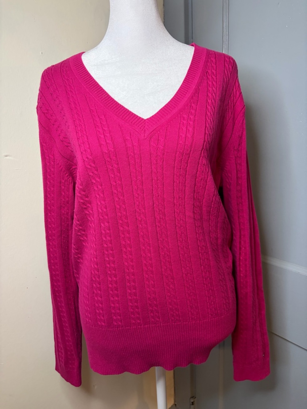 Tommy Hilfiger Women's V-Neck Cable Knit Sweater - Fuchsia Pink